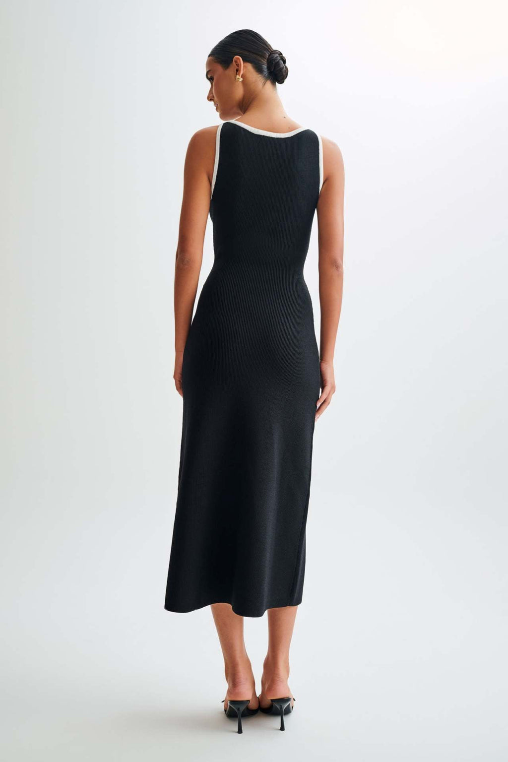 Women's Crew Neck Button Front Midi Dress with Patch Pockets