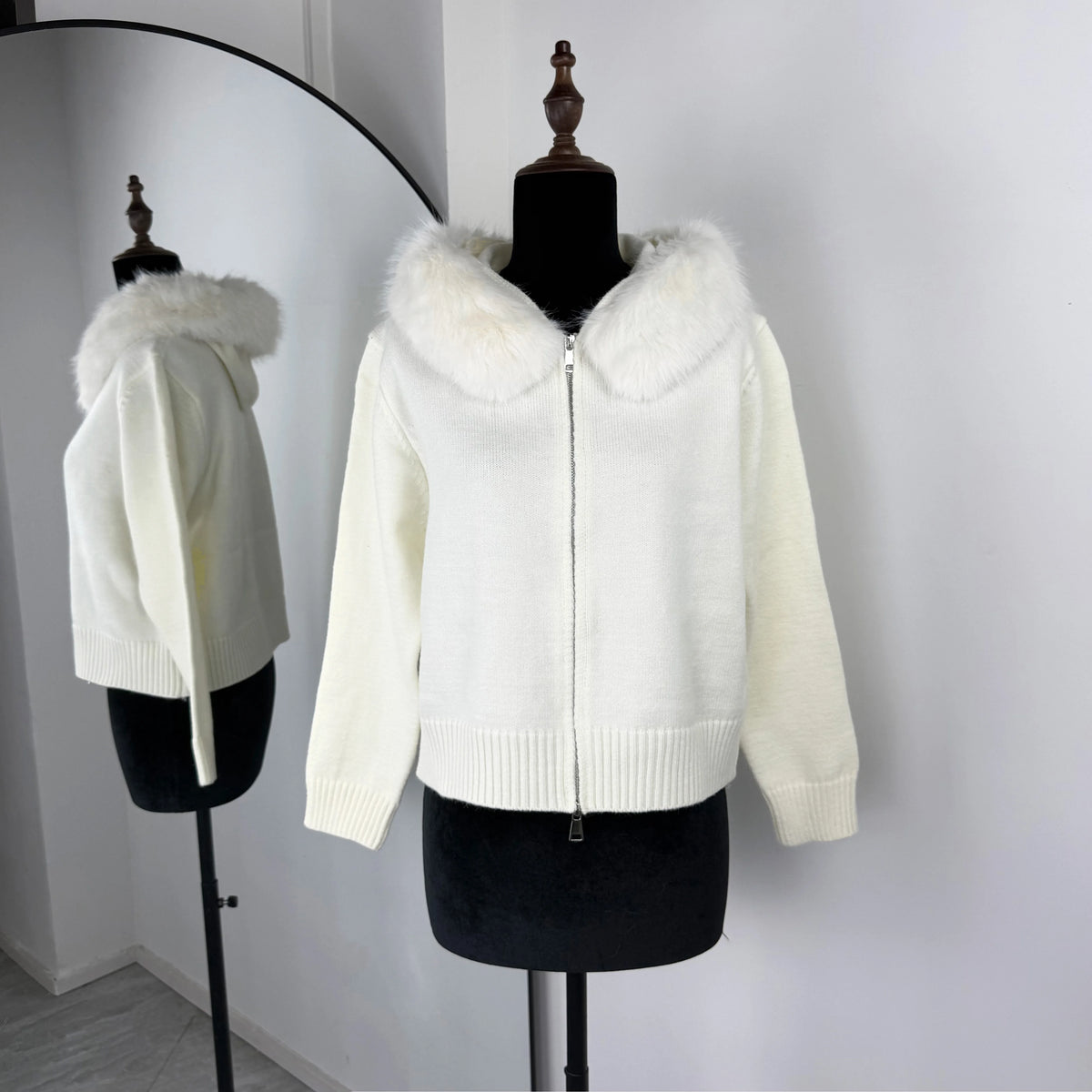 Women's Knitted Jumper with Fur Collar – Long Sleeve Zip Front Sweater
