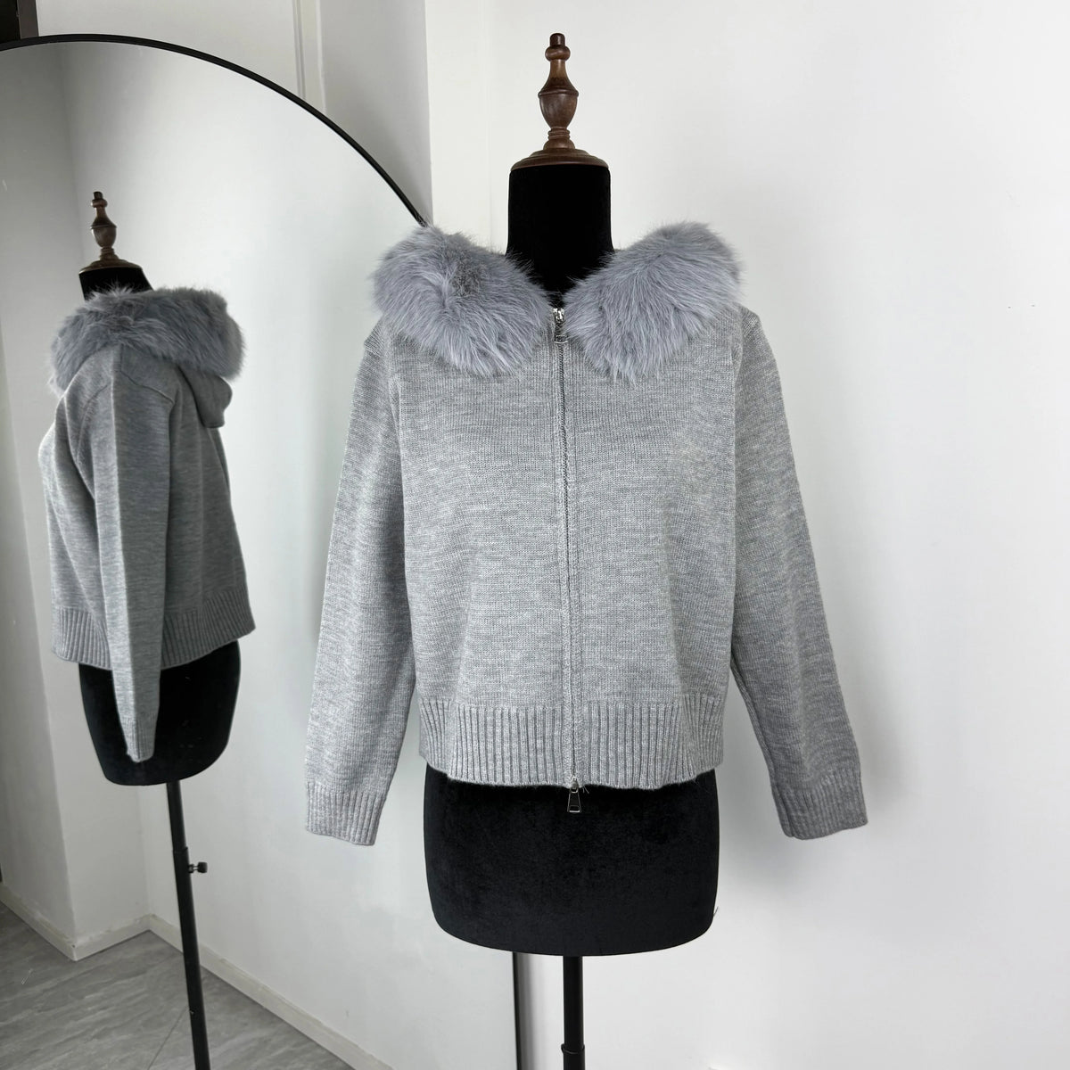 Women's Knitted Jumper with Fur Collar – Long Sleeve Zip Front Sweater