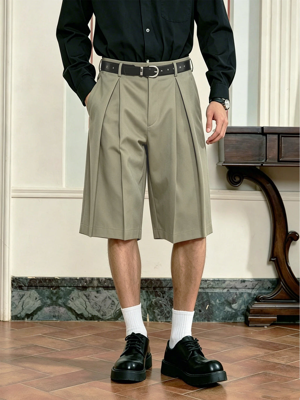 Men's Relaxed Fit Pleated Knee Length Shorts With Welt Pockets