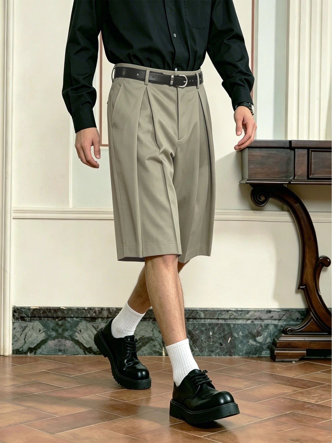 Men's Relaxed Fit Pleated Knee Length Shorts With Welt Pockets