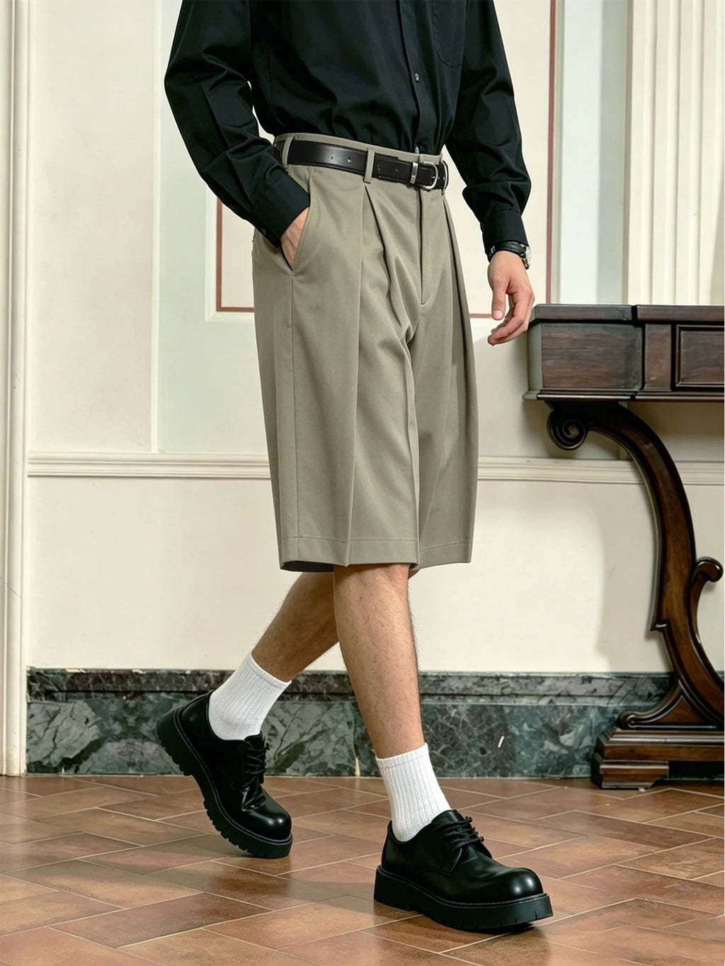 Men's Relaxed Fit Pleated Knee Length Shorts With Welt Pockets