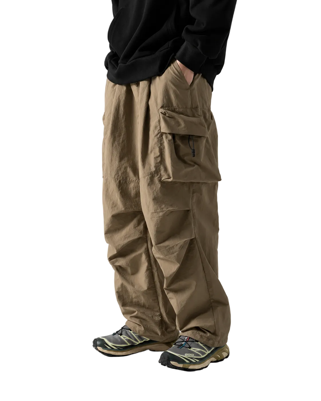 Men's Loose Fit Pocket Cargo Pants in brown — front view